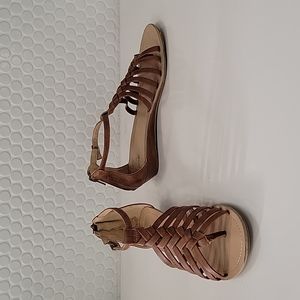 Tan leather gladiator sandal, size 7M